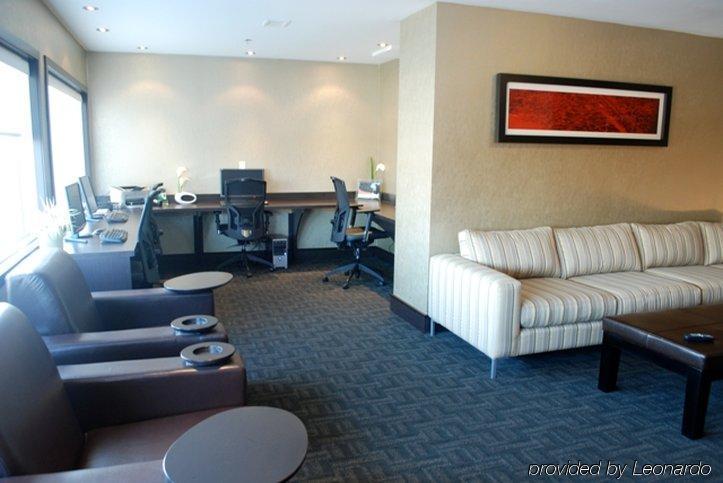 Sandman Signature Toronto Airport Hotel Номер фото