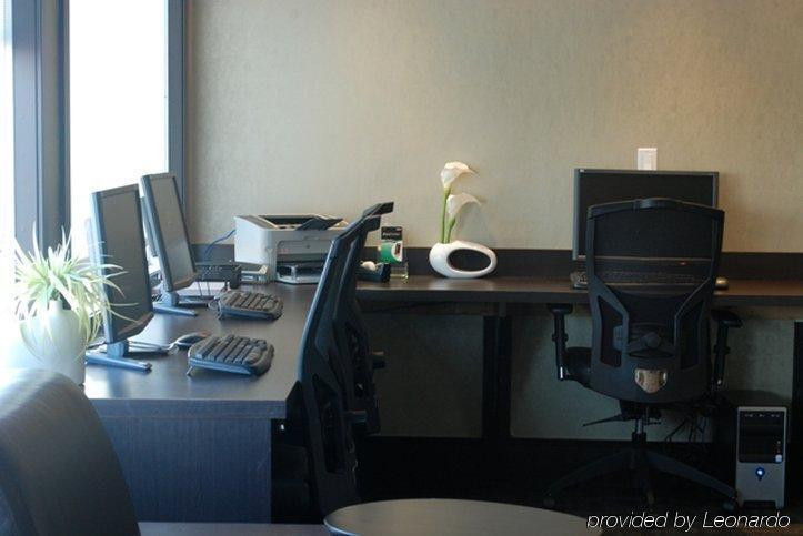 Sandman Signature Toronto Airport Hotel Номер фото
