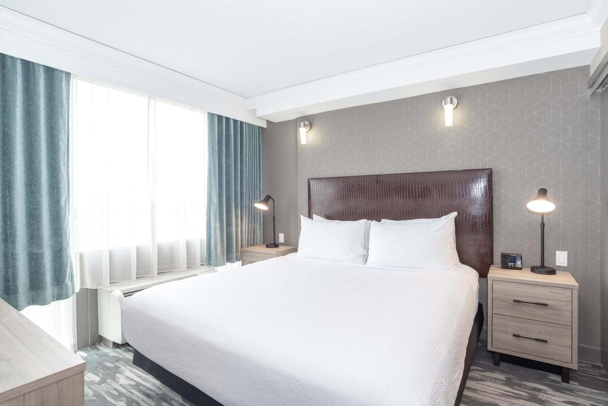 Sandman Signature Toronto Airport Hotel Экстерьер фото