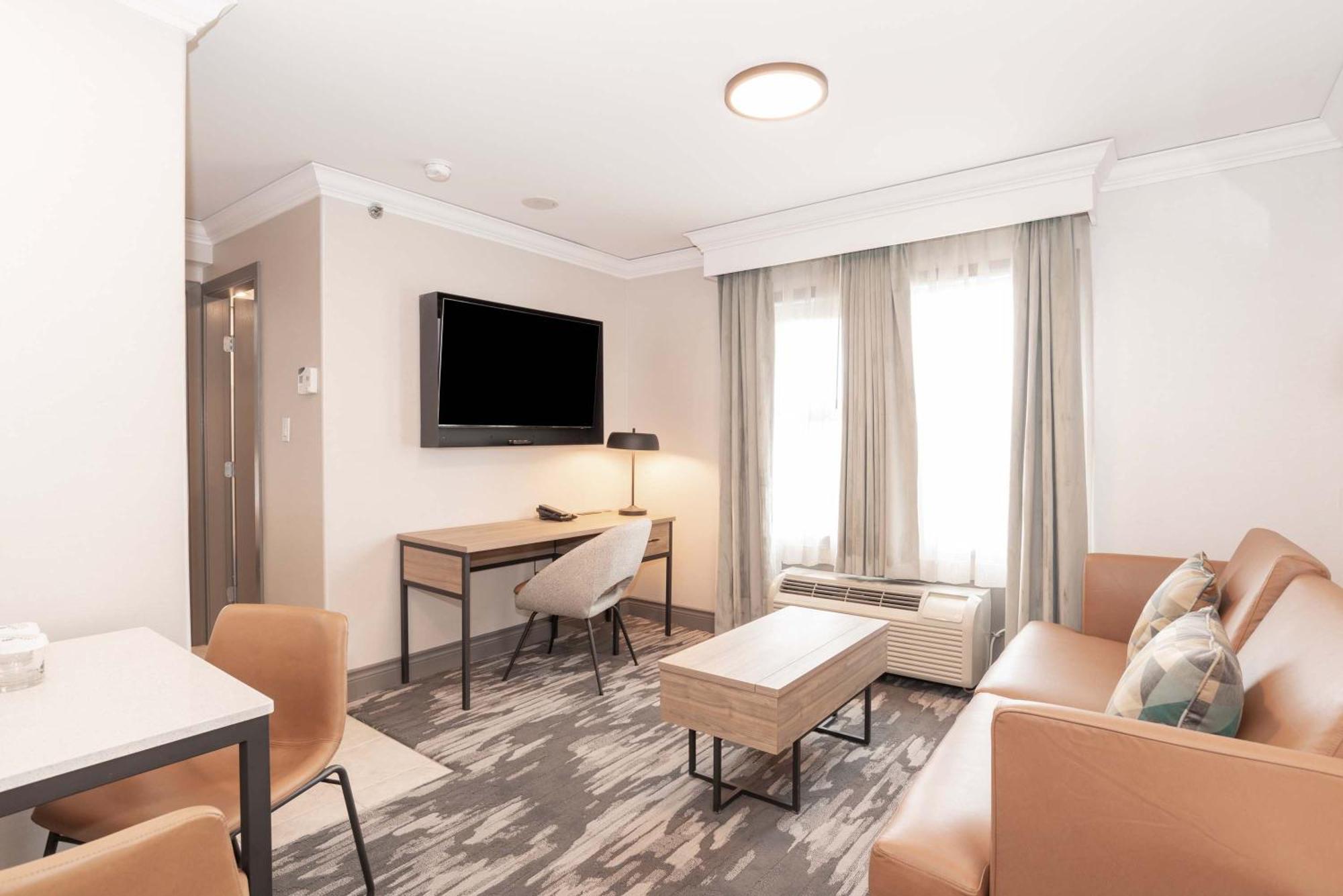 Sandman Signature Toronto Airport Hotel Экстерьер фото