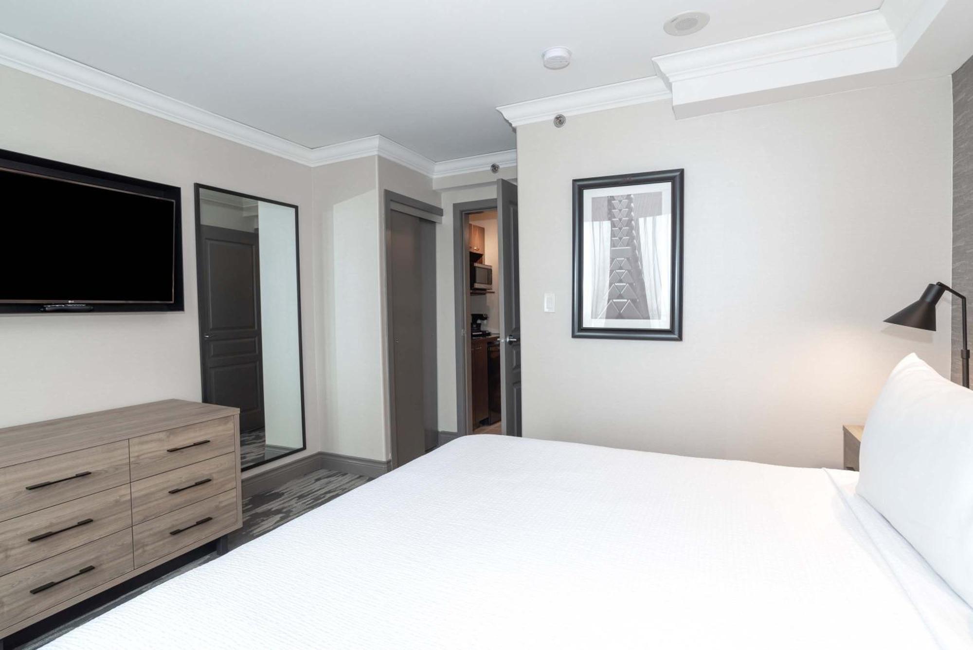 Sandman Signature Toronto Airport Hotel Экстерьер фото