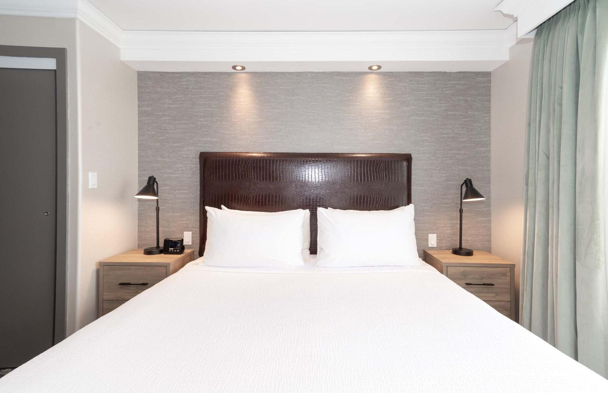 Sandman Signature Toronto Airport Hotel Экстерьер фото