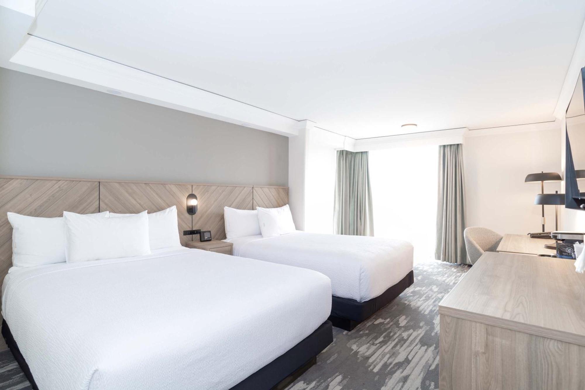 Sandman Signature Toronto Airport Hotel Экстерьер фото