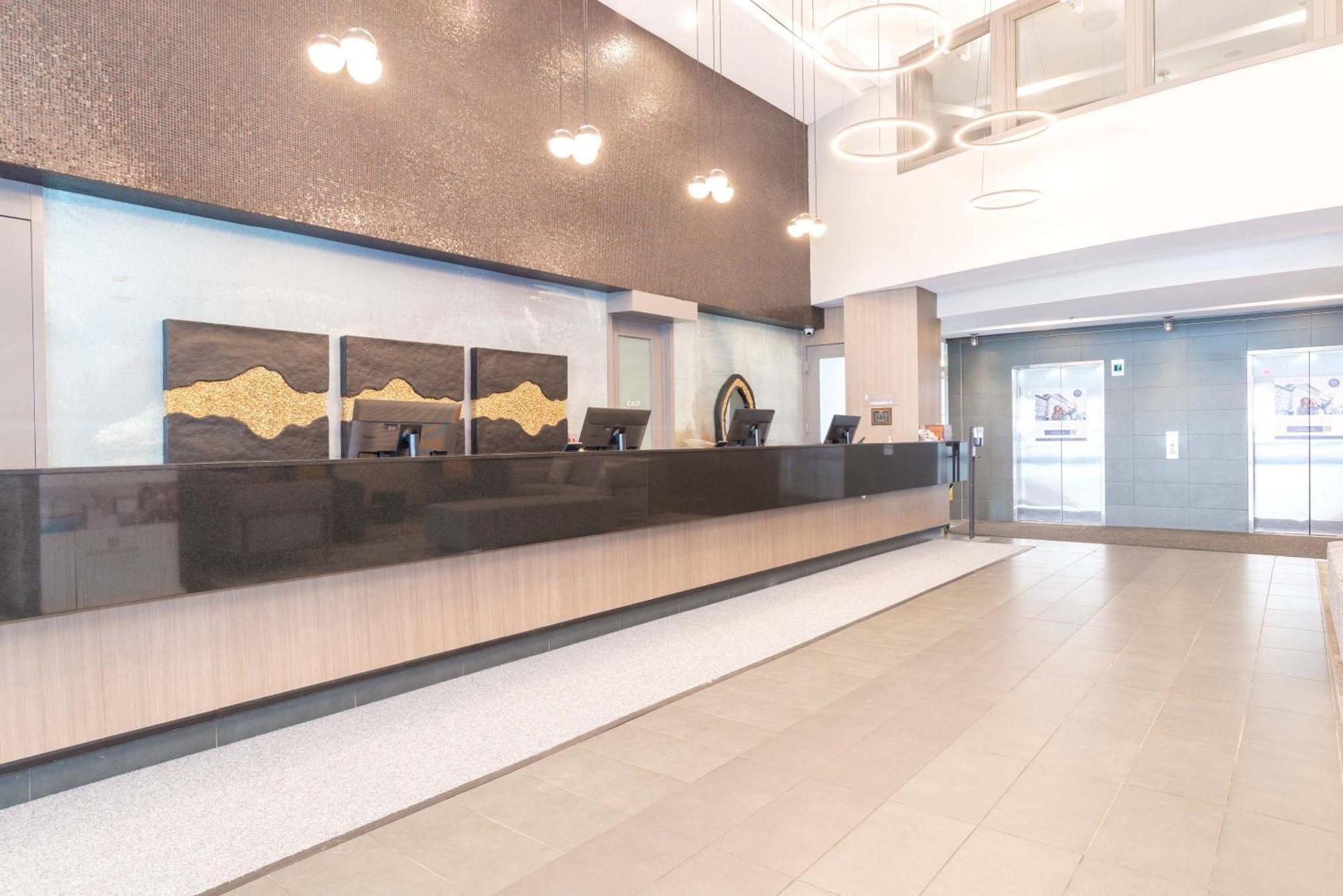 Sandman Signature Toronto Airport Hotel Экстерьер фото