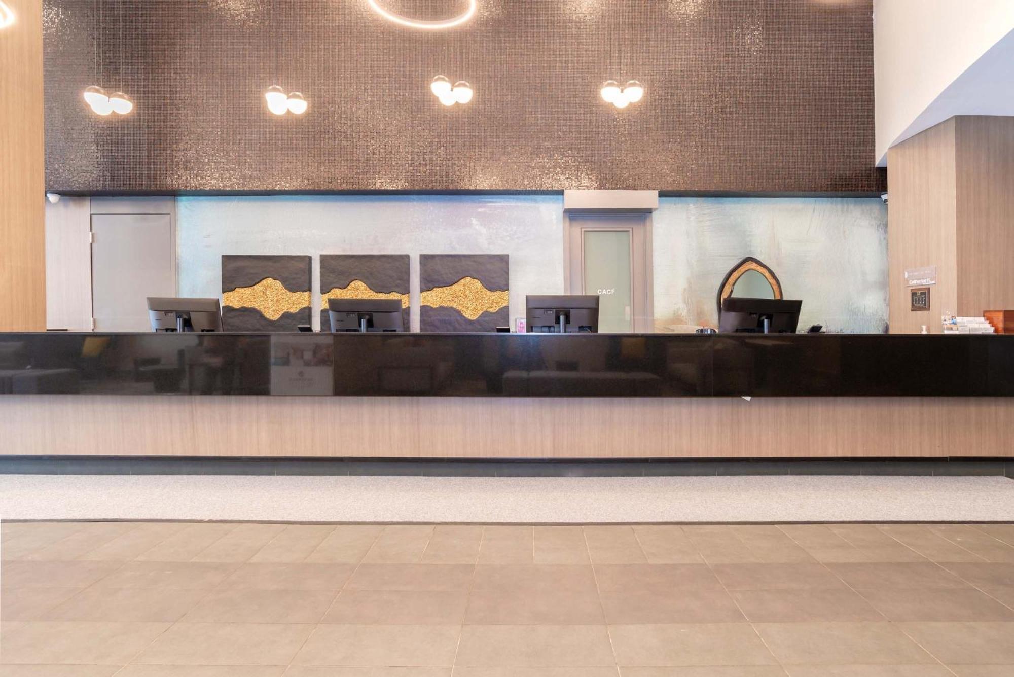 Sandman Signature Toronto Airport Hotel Экстерьер фото