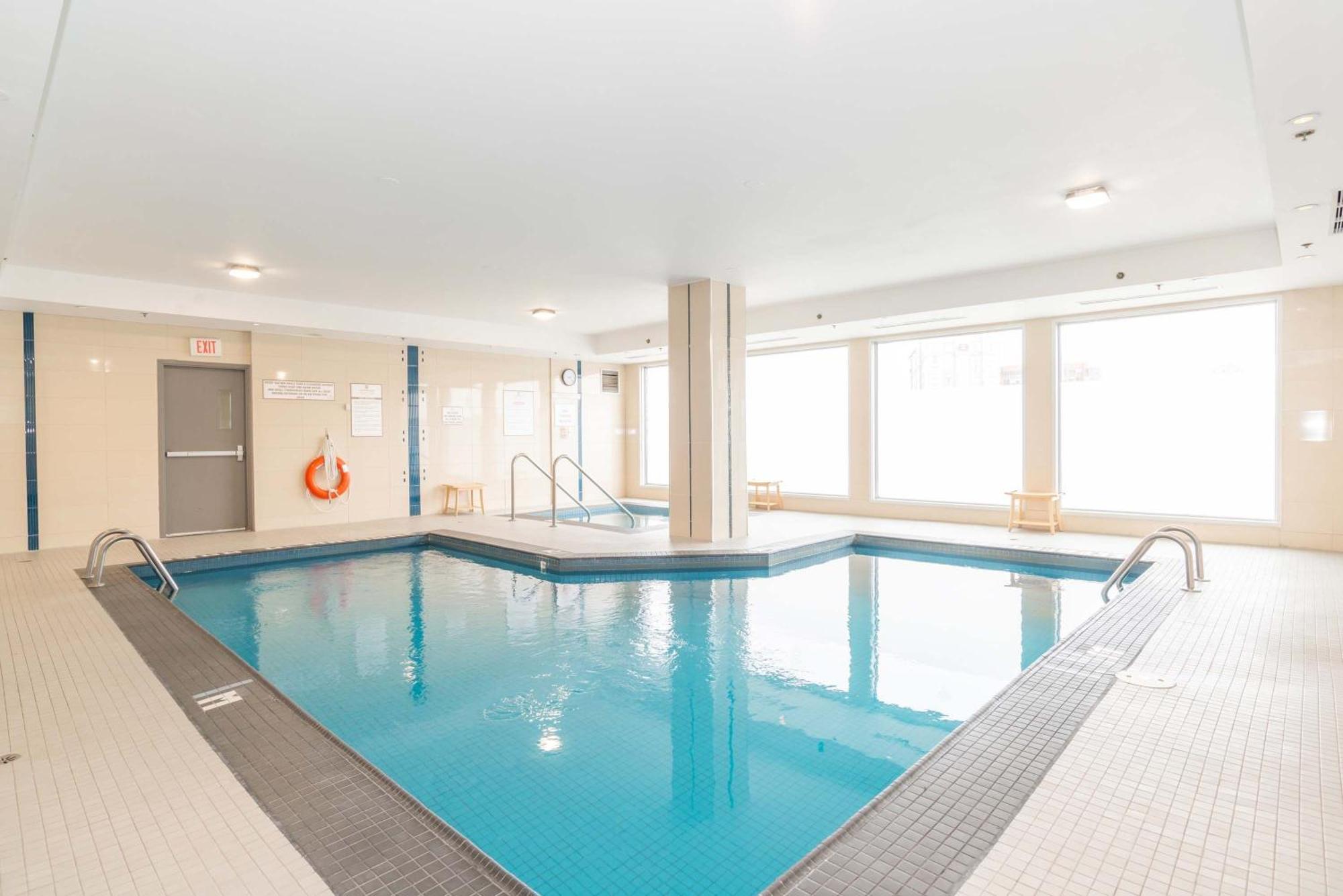 Sandman Signature Toronto Airport Hotel Экстерьер фото