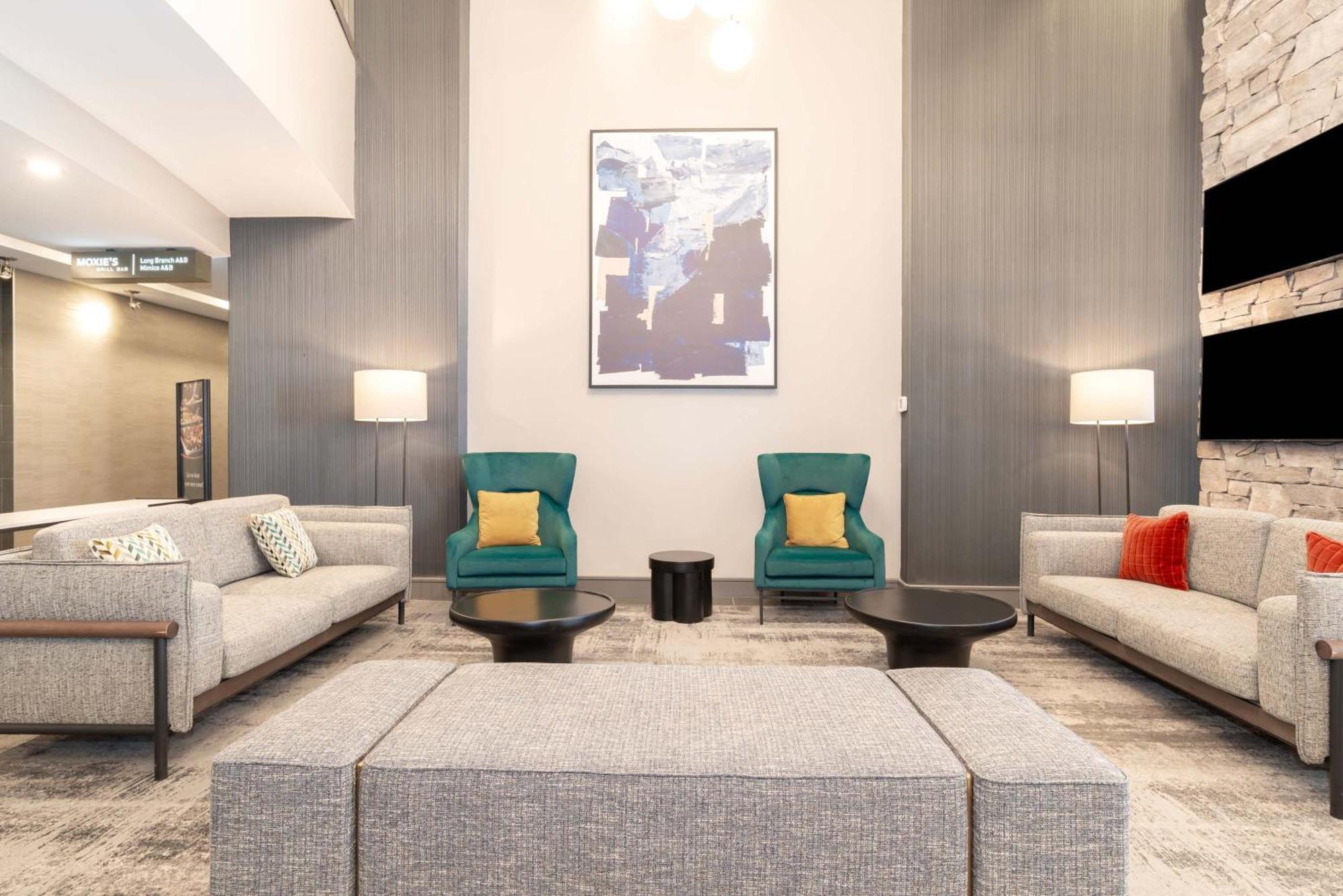 Sandman Signature Toronto Airport Hotel Экстерьер фото