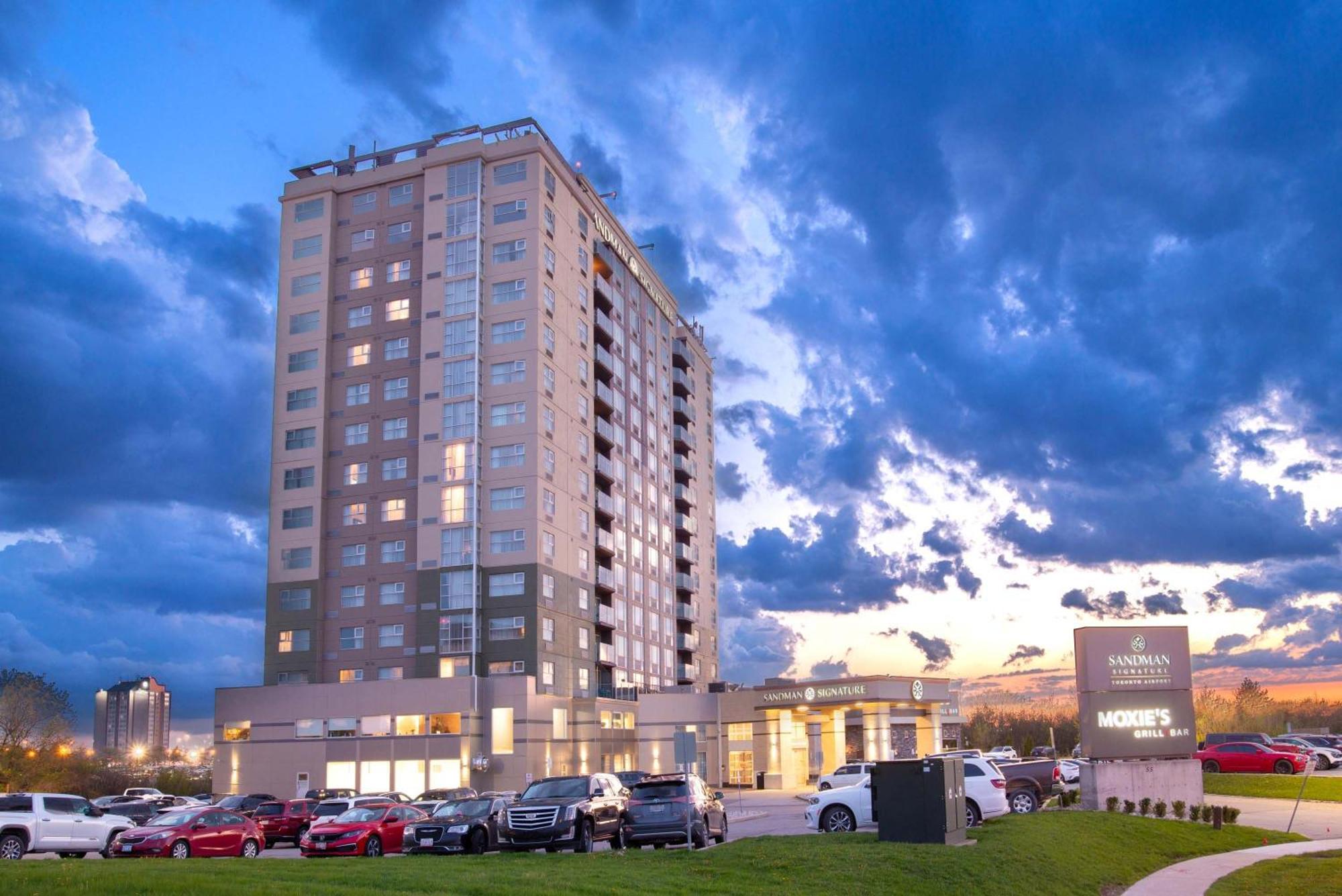 Sandman Signature Toronto Airport Hotel Экстерьер фото