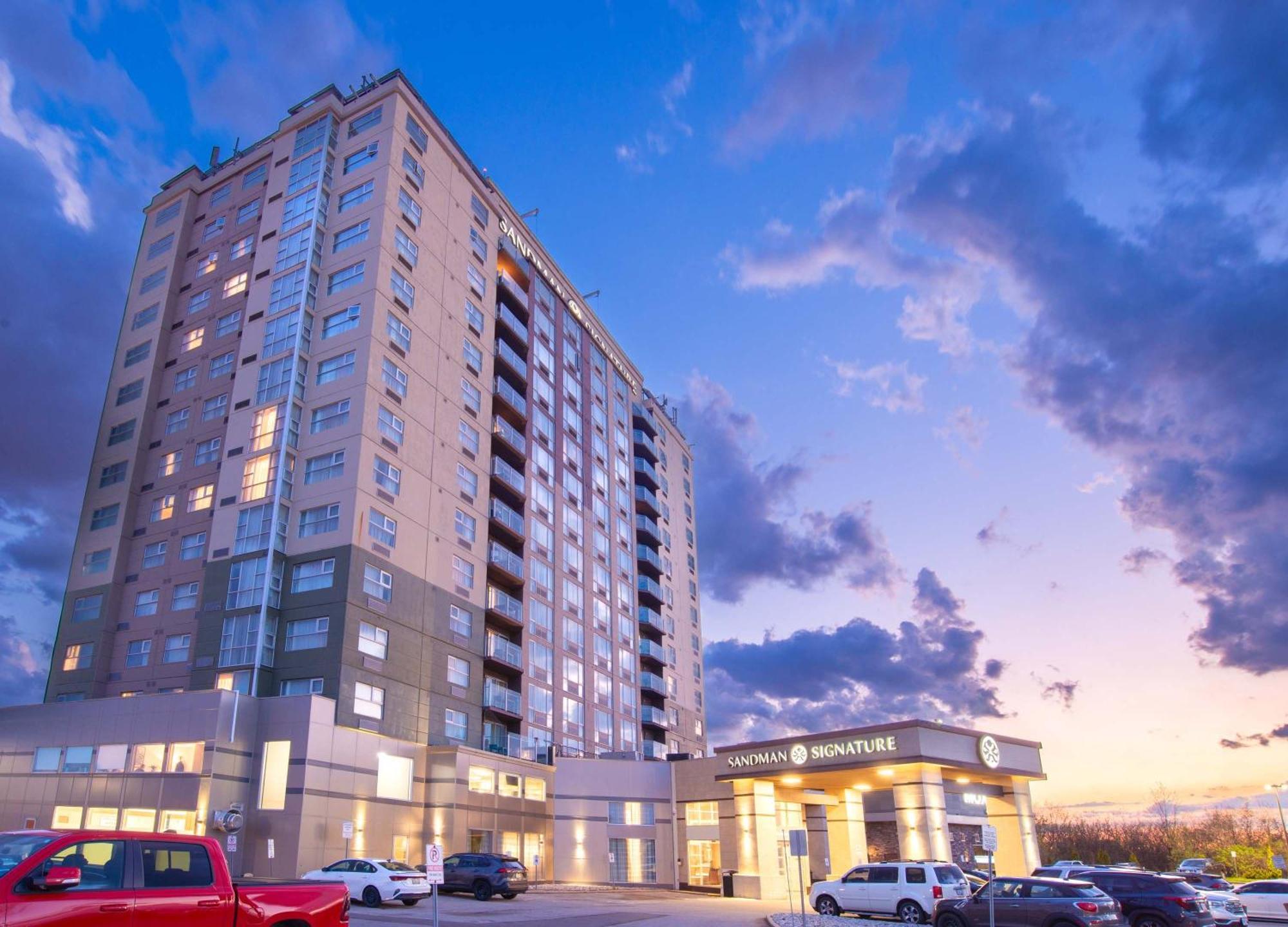 Sandman Signature Toronto Airport Hotel Экстерьер фото