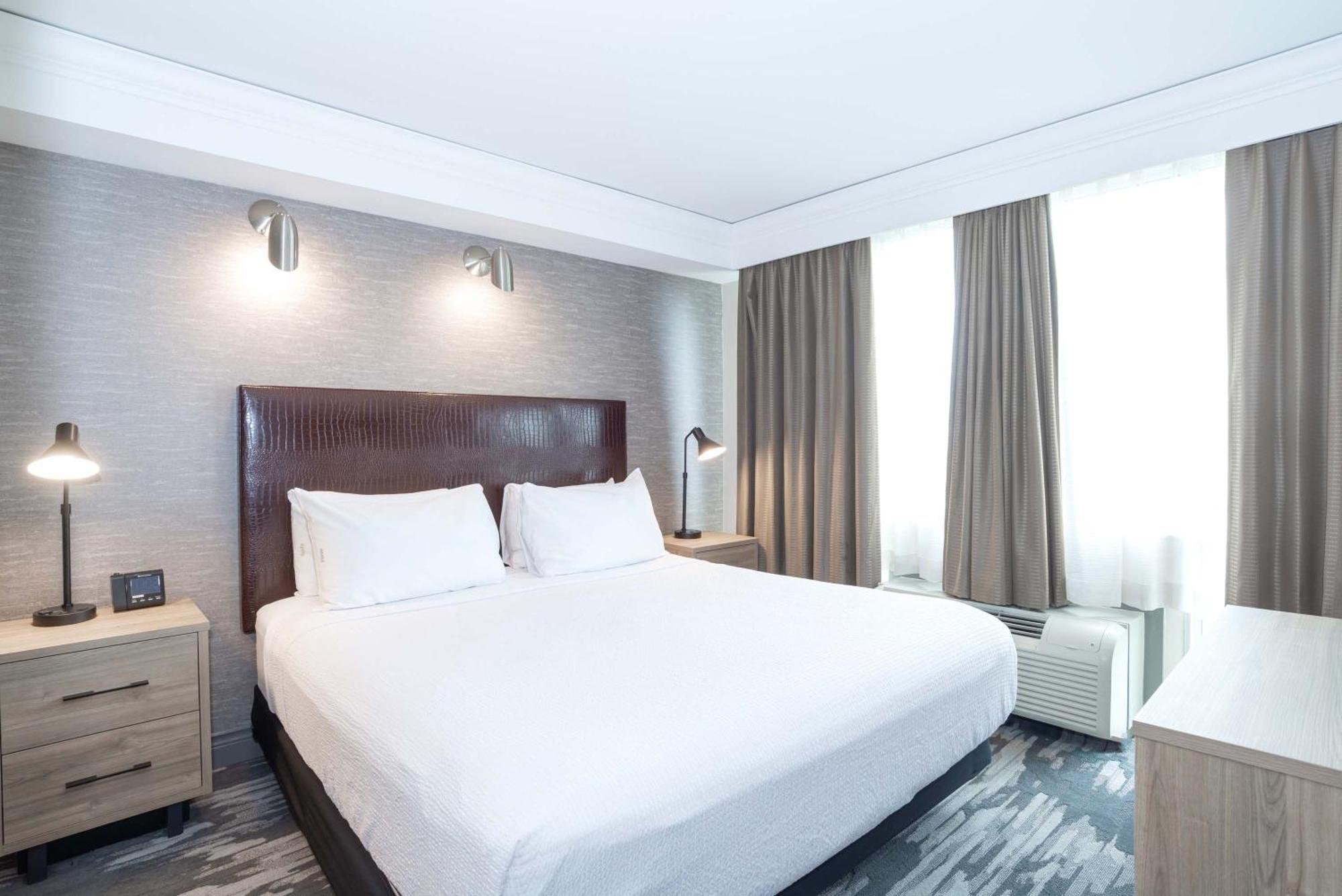 Sandman Signature Toronto Airport Hotel Экстерьер фото