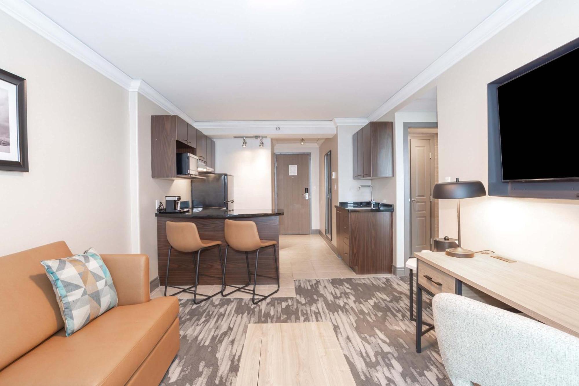 Sandman Signature Toronto Airport Hotel Экстерьер фото