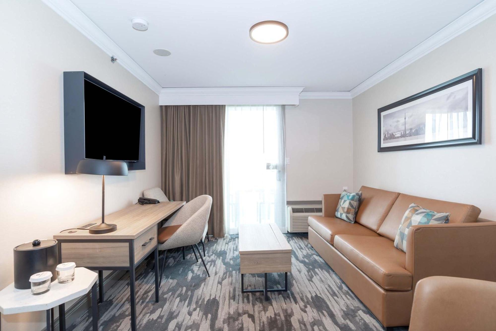 Sandman Signature Toronto Airport Hotel Экстерьер фото