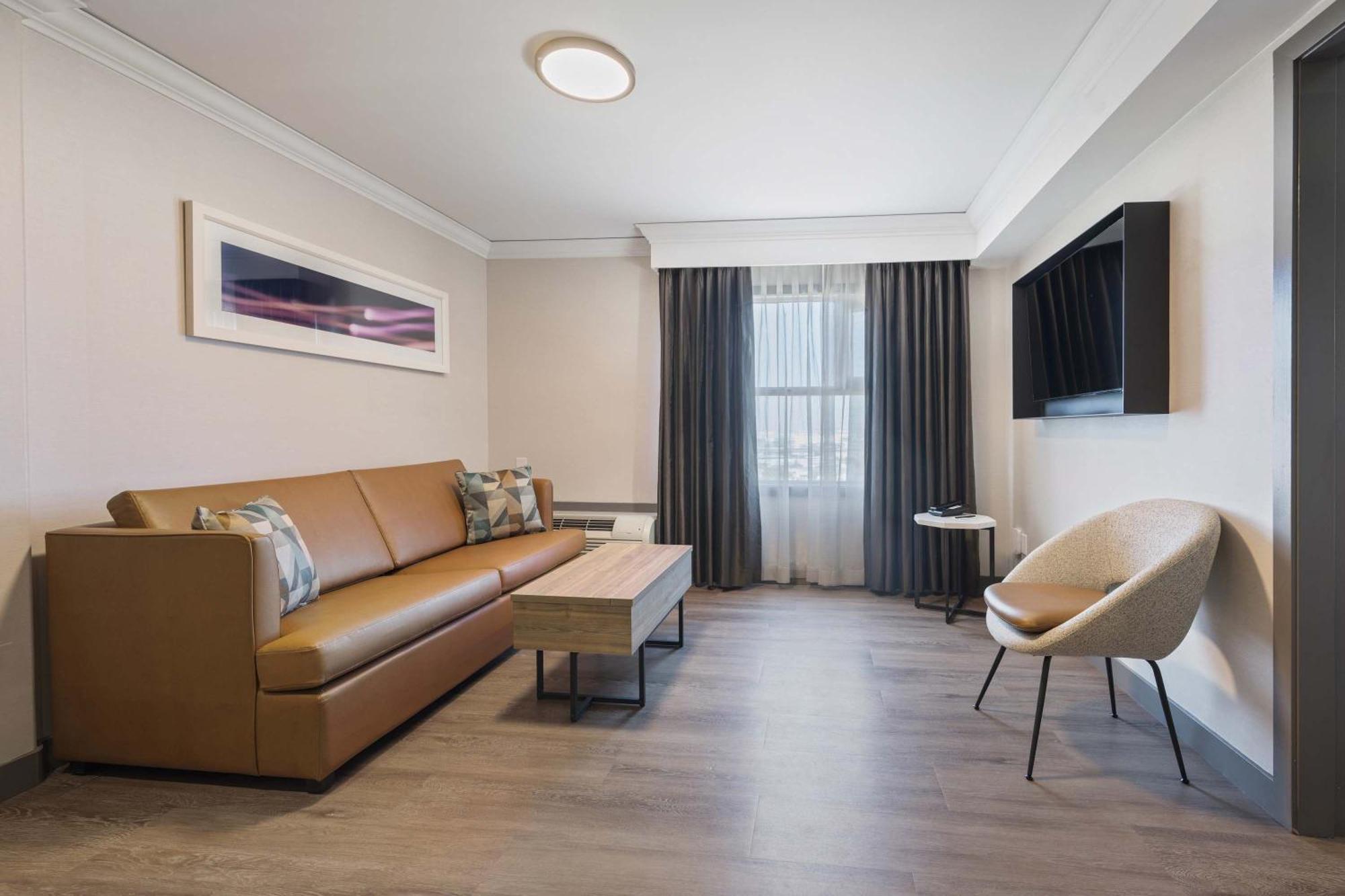 Sandman Signature Toronto Airport Hotel Экстерьер фото