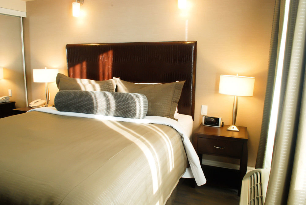 Sandman Signature Toronto Airport Hotel Экстерьер фото